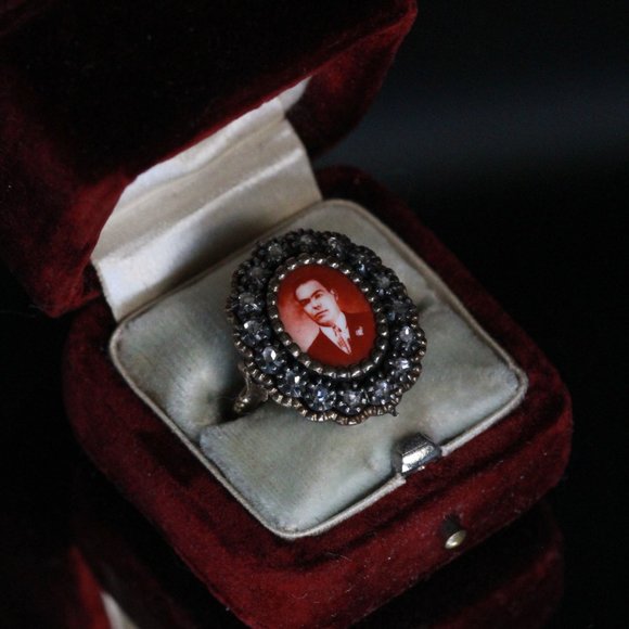 ANTIQUE VICTORIAN 18K GOLD STERLING DIAMOND PORTRAIT RING - Picture 2 of 8